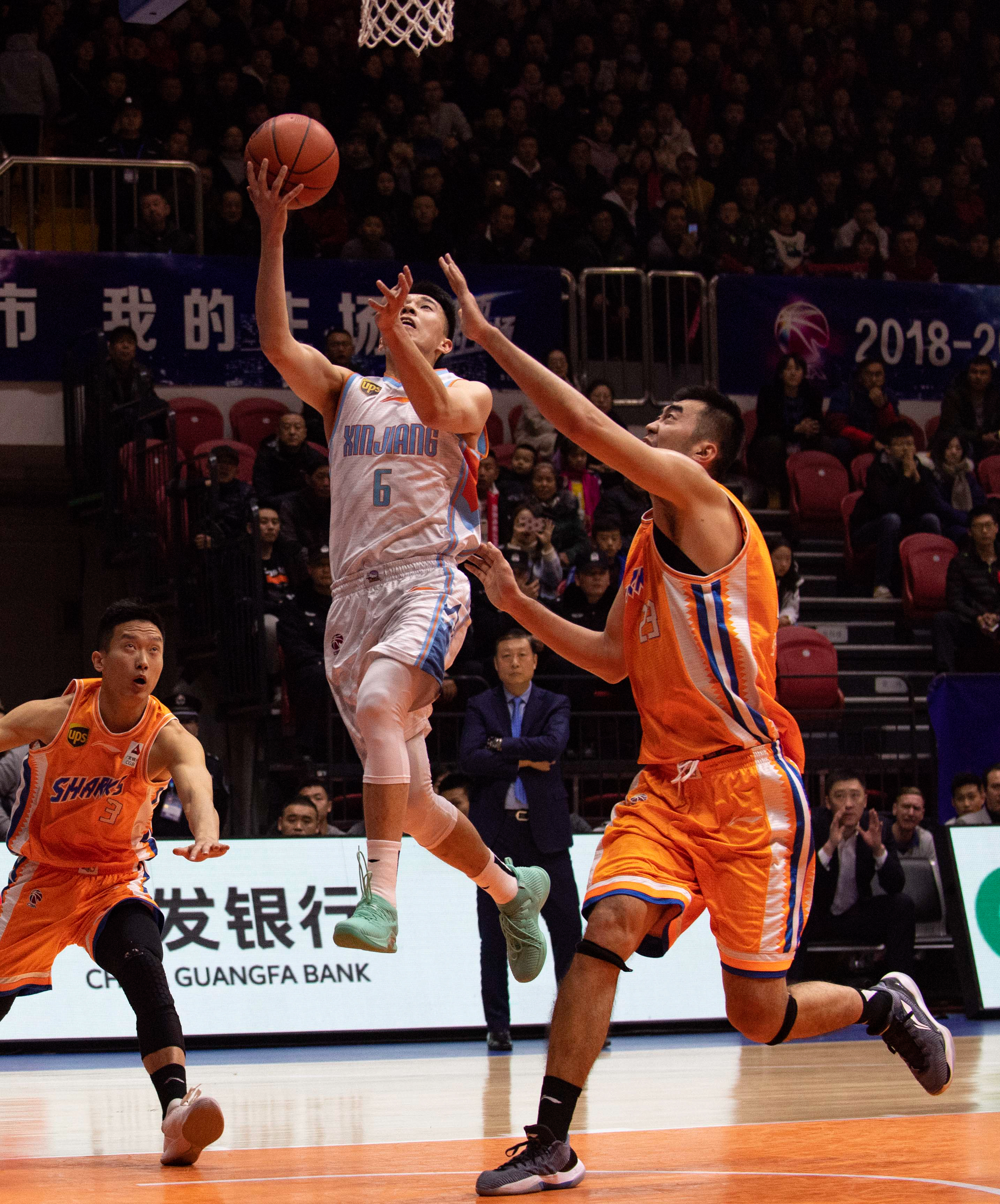 同时保持与 同时保持与