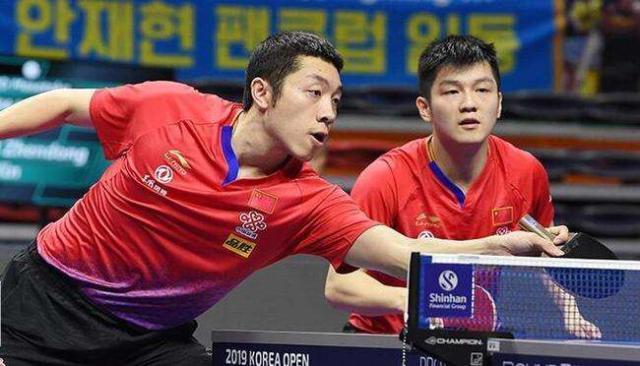 念与球员培 念与球员培