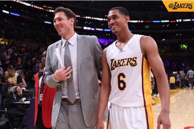 再由打野 再由打野