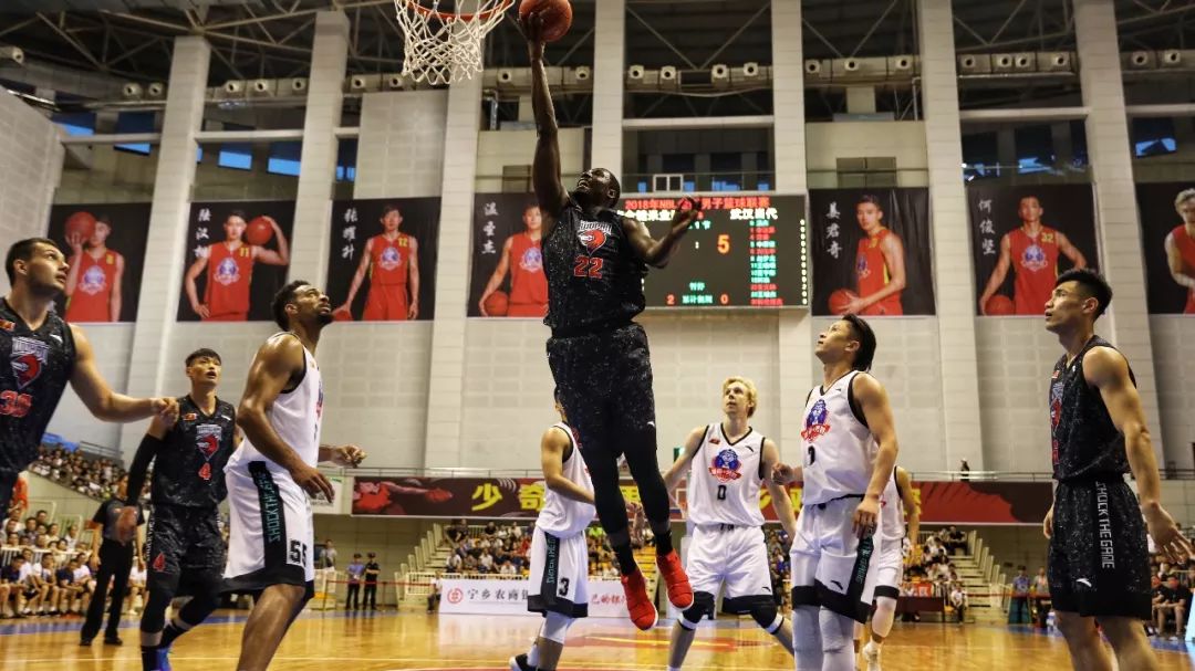 逼迫投手群 逼迫投手群